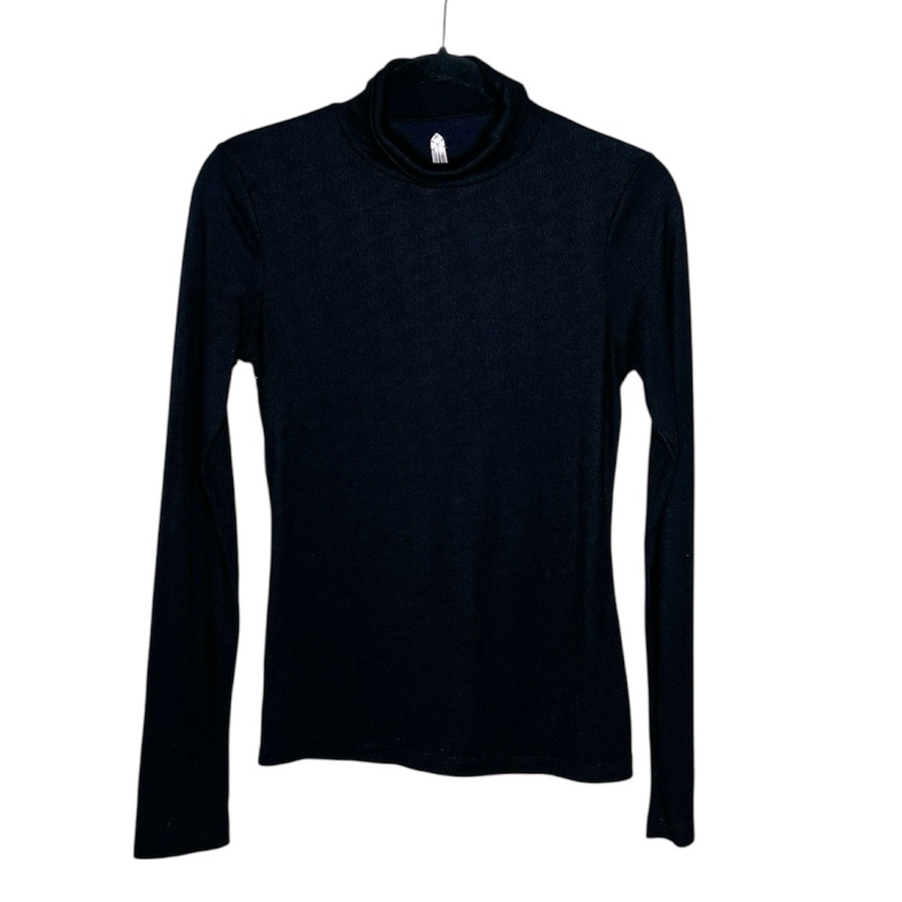 Free People Ribbed Turtleneck in Black size Large